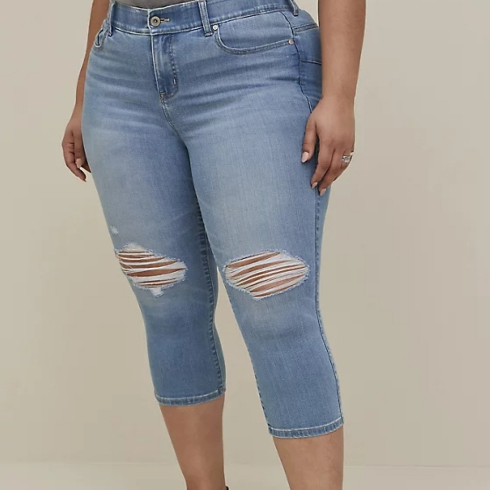 TORRID CROP BOMBSHELL JEAN - SUPER SOFT DENIM ECO MEDIUM WASH
